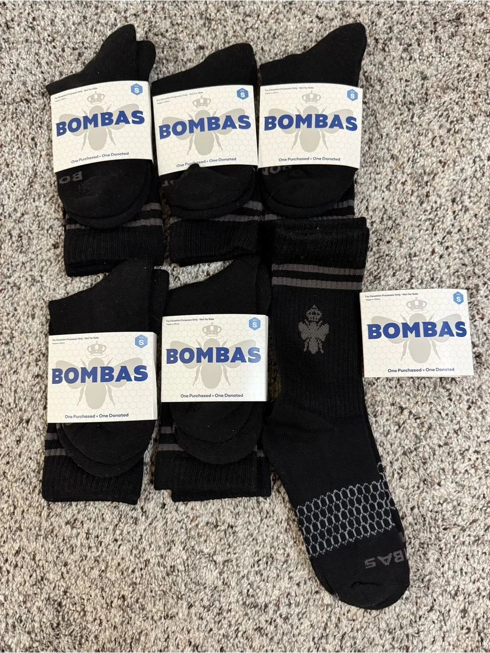 6 New Pairs of Bombas Mens Crew Socks Size Small